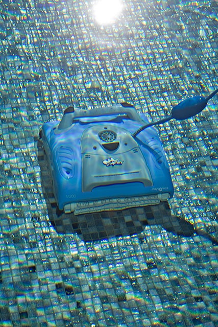 Robot électrique nettoyeur pour piscine DOLPHIN M 200 robot électrique