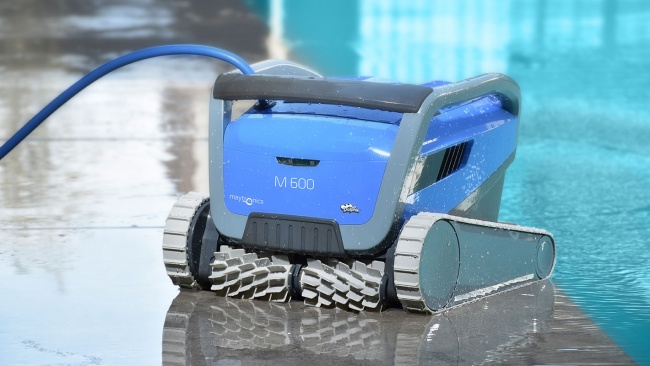 Dolphin M600  Un nettoyage inédit de la piscine