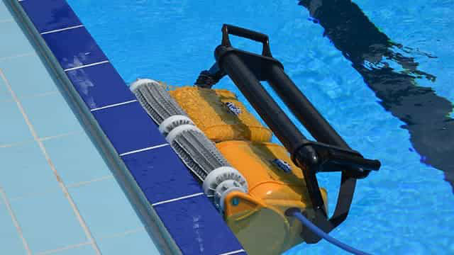 Le Dolphin PRO 2 × 2 robot électrique nettoyeur pour grande piscine
